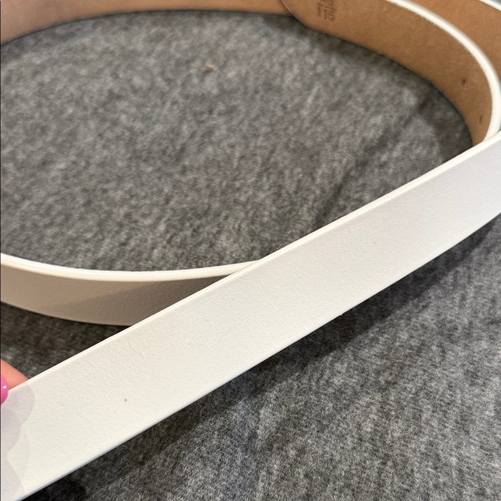 White Leather Belt with Gold Buckle - BRAND NEW - Picture 2 of 7
